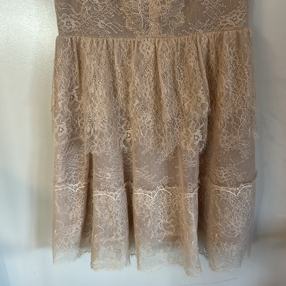 New! Gorgeous lace dress - Picture 3 of 8